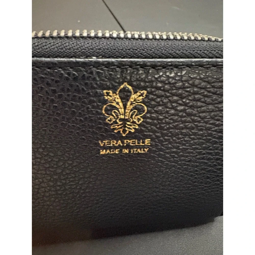 Vera Pelle Black Pebbled Leather Zip Around Wallet Made in Italy Fleur De Lis